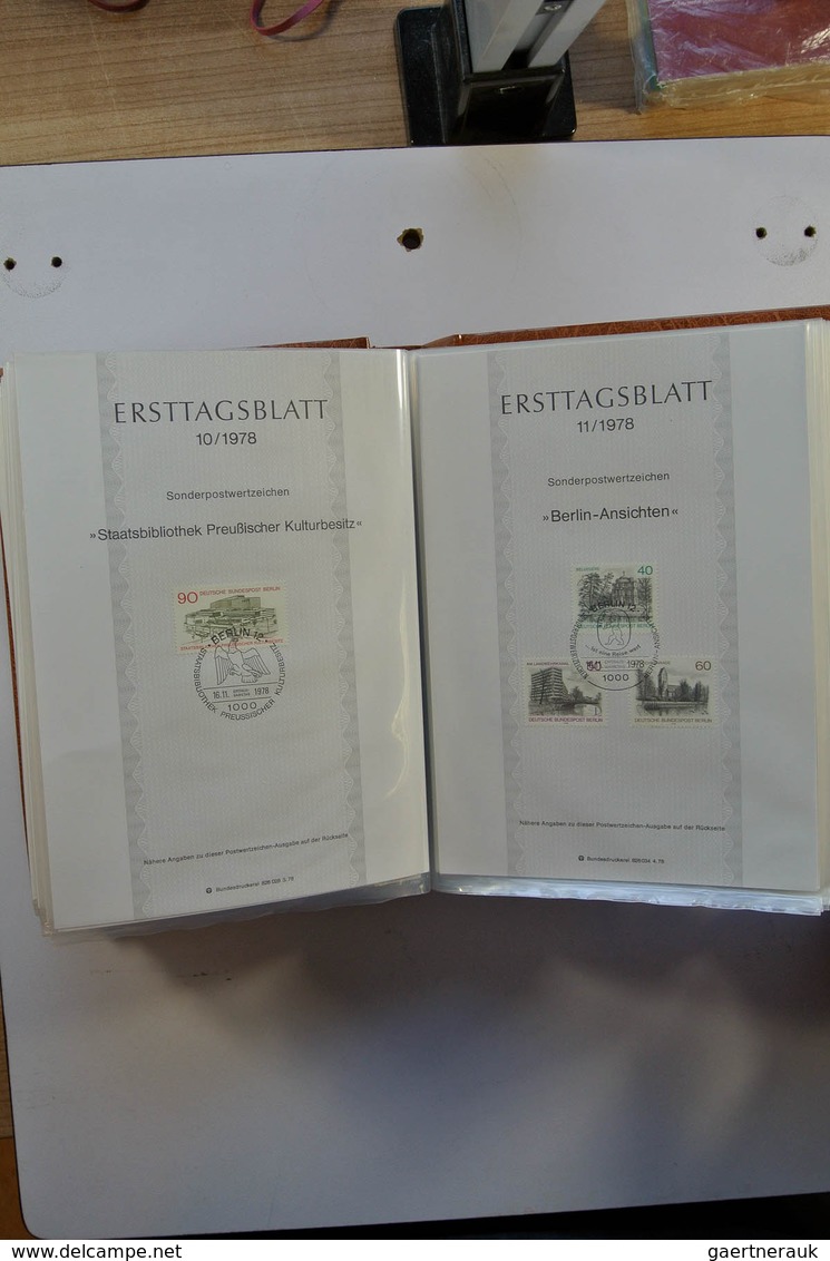 32449 Bundesrepublik und Berlin: 1975-2001. Umfangreiche Sammlung Ersttagsblätter Bundespost 1975-2001 und