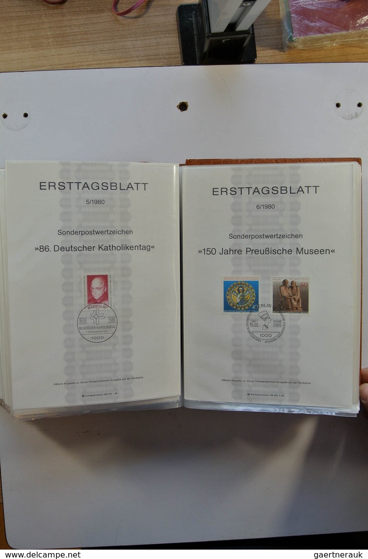 32449 Bundesrepublik und Berlin: 1975-2001. Umfangreiche Sammlung Ersttagsblätter Bundespost 1975-2001 und