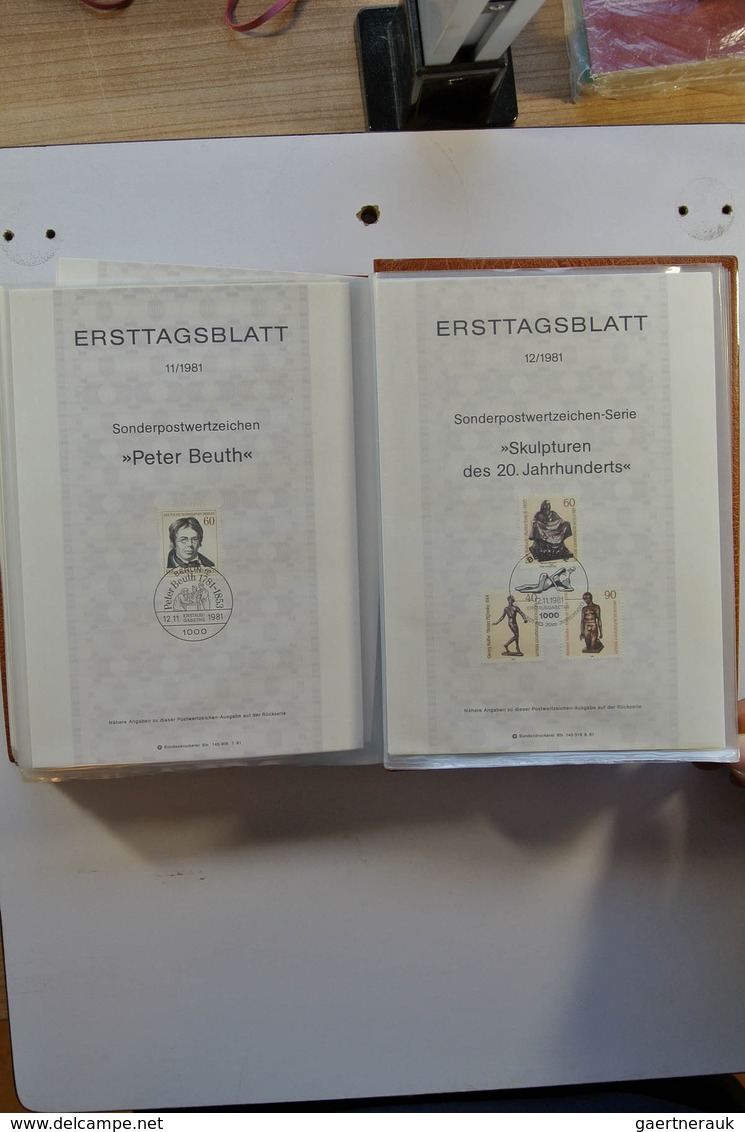 32449 Bundesrepublik und Berlin: 1975-2001. Umfangreiche Sammlung Ersttagsblätter Bundespost 1975-2001 und