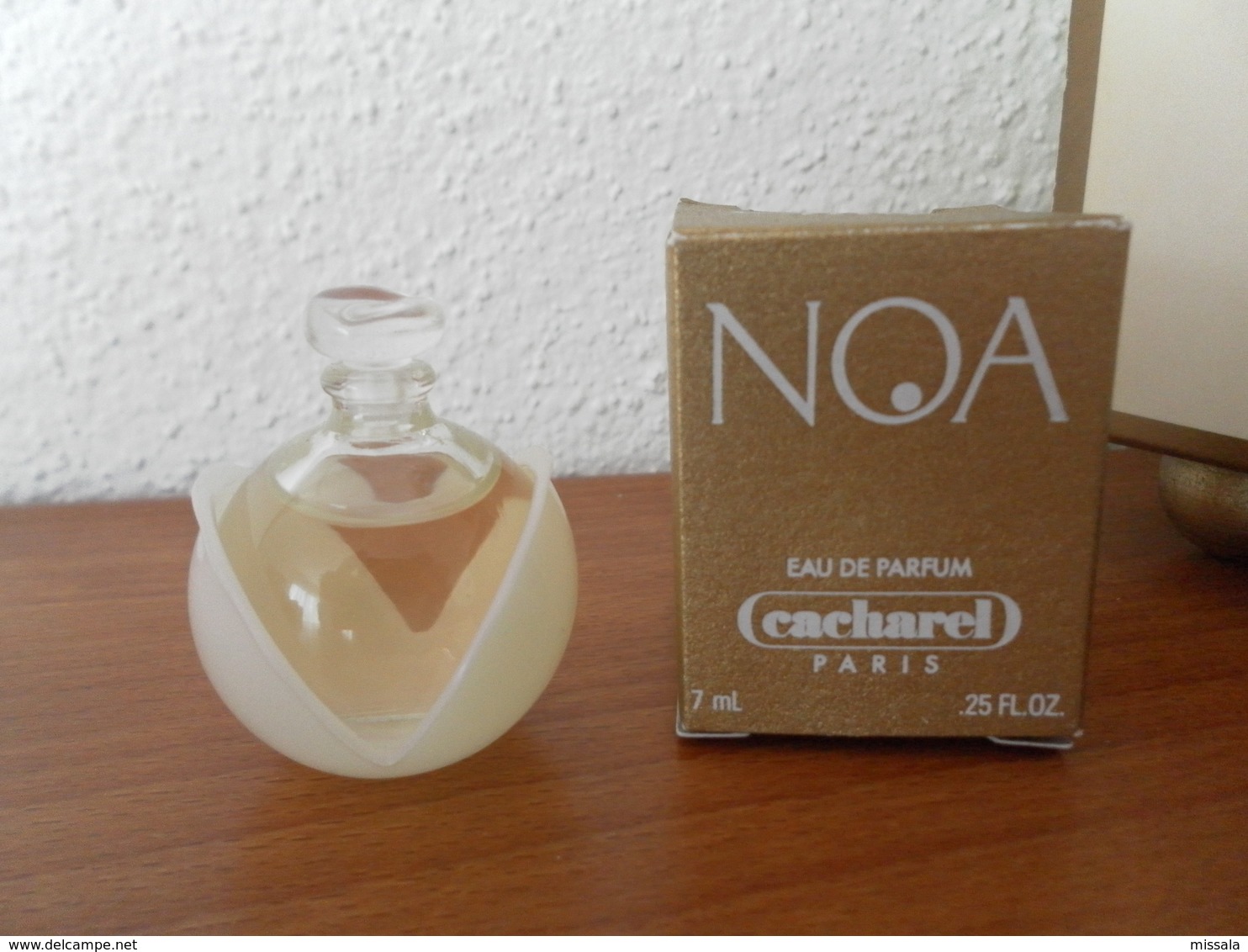 ACHAT IMMEDIAT;;;;MINIATURE NOA DE CACHAREL 7 ML EAU DE PARFUM - Miniatures Womens' Fragrances (in Box)