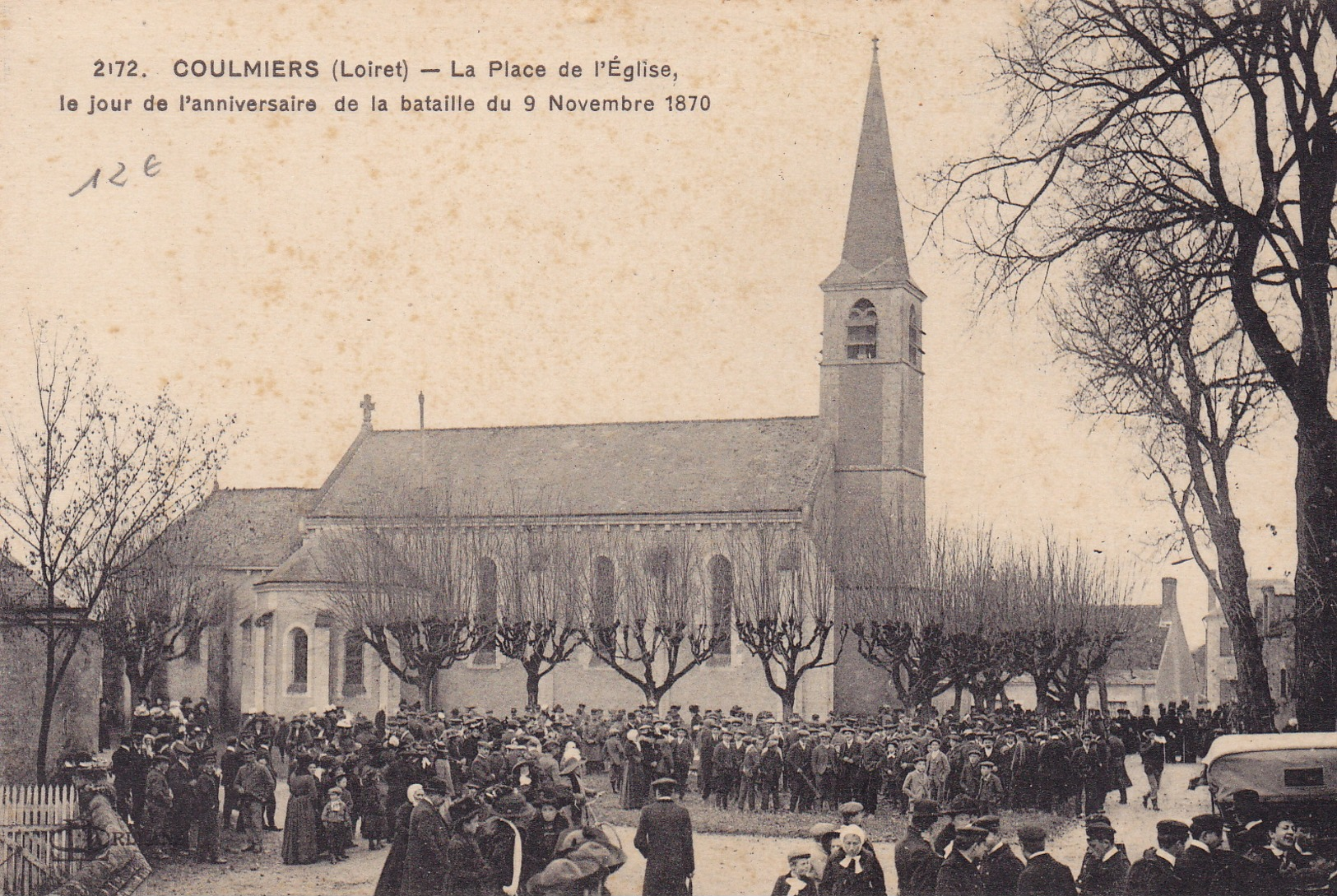 COULMIERS - La Place De L'église - Coulmiers