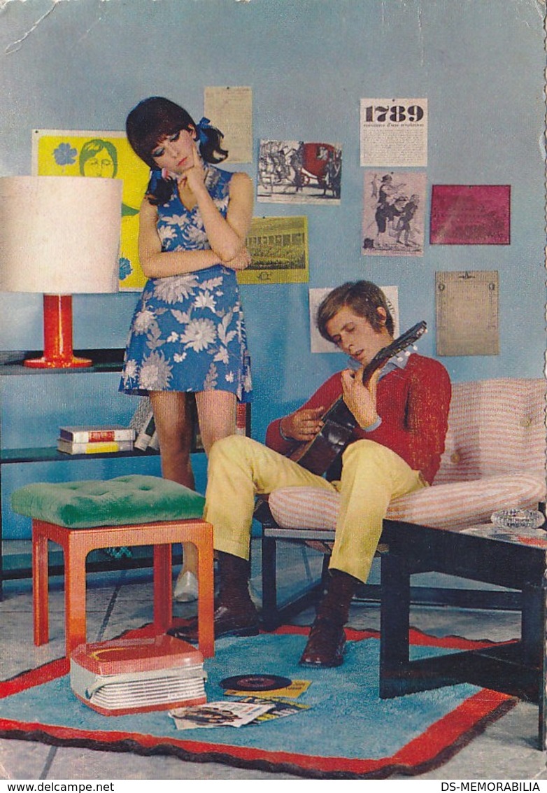 Couple W Gramophone Records Player Guitar John Lennon 1970 - Parejas