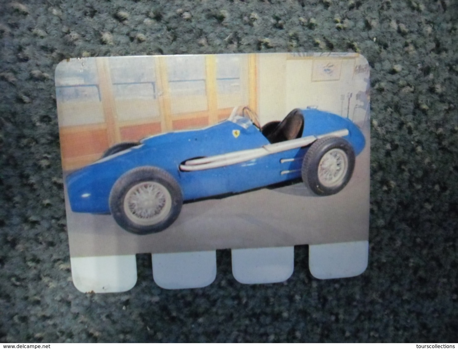 N° 76 - PLAQUE METAL En TOLE FERRARI De Course BLEU De 1952 - AUTOMOBILE COOP Des Années 60 - Placas En Aluminio (desde 1961)