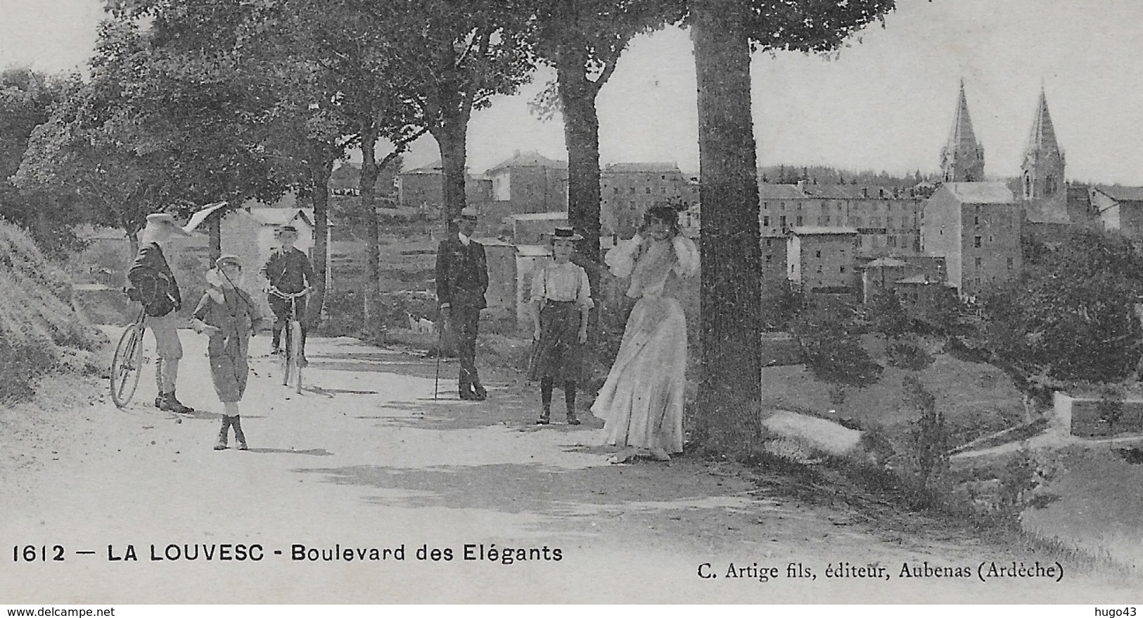 LA LOUVESC - N° 1612 - BOULEVARD DES ELEGANTS AVEC PERSONNAGES - CPA VOYAGEE - La Louvesc