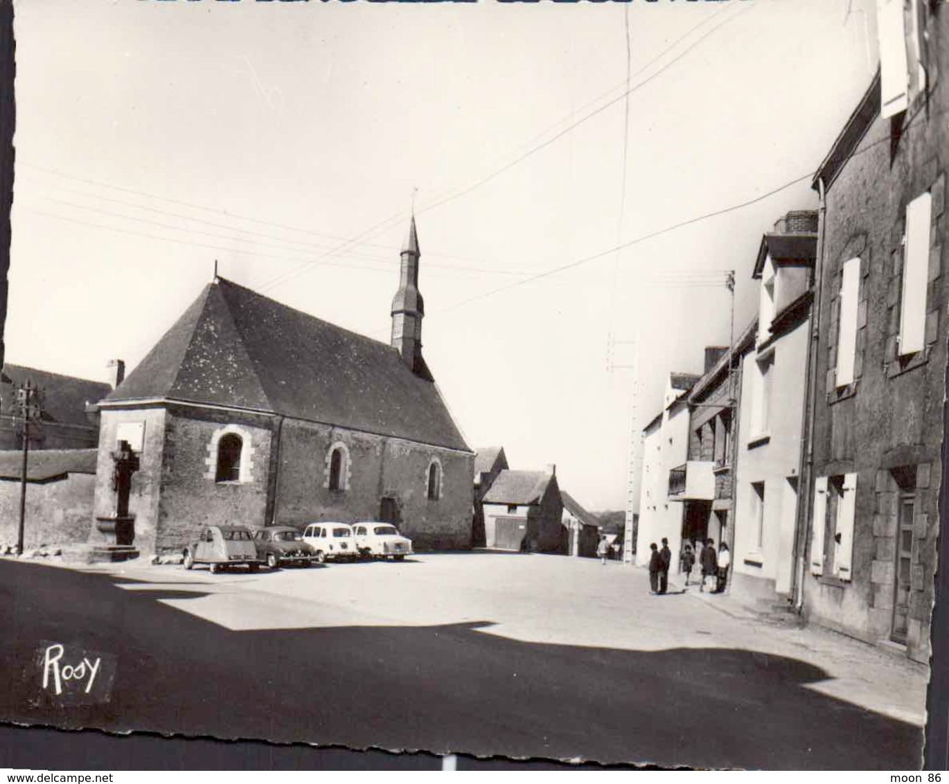 44 - HERBIGNAC - PLACE ET CHAPELLE NOTRE DAME DE MISÉRICORDE - AUTOMOBILE 2 CV CITROEN - PEUGEOT RENAULT 4L - Herbignac