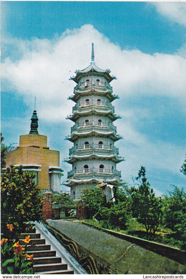 Postcard Hong Kong The Tiger Pagoda In Tiger Balm Gardens Causeway Bay My Ref  B22615 - China (Hong Kong)