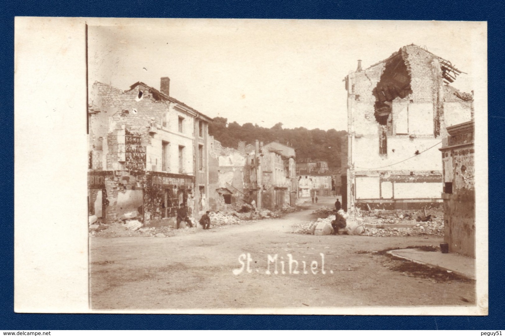 55. Saint-Mihiel. Carte-Photo. Ruines 1914-18. Soldats Allemands. Comptoir Du Pont. Coiffeur-Parfumeur - Saint Mihiel