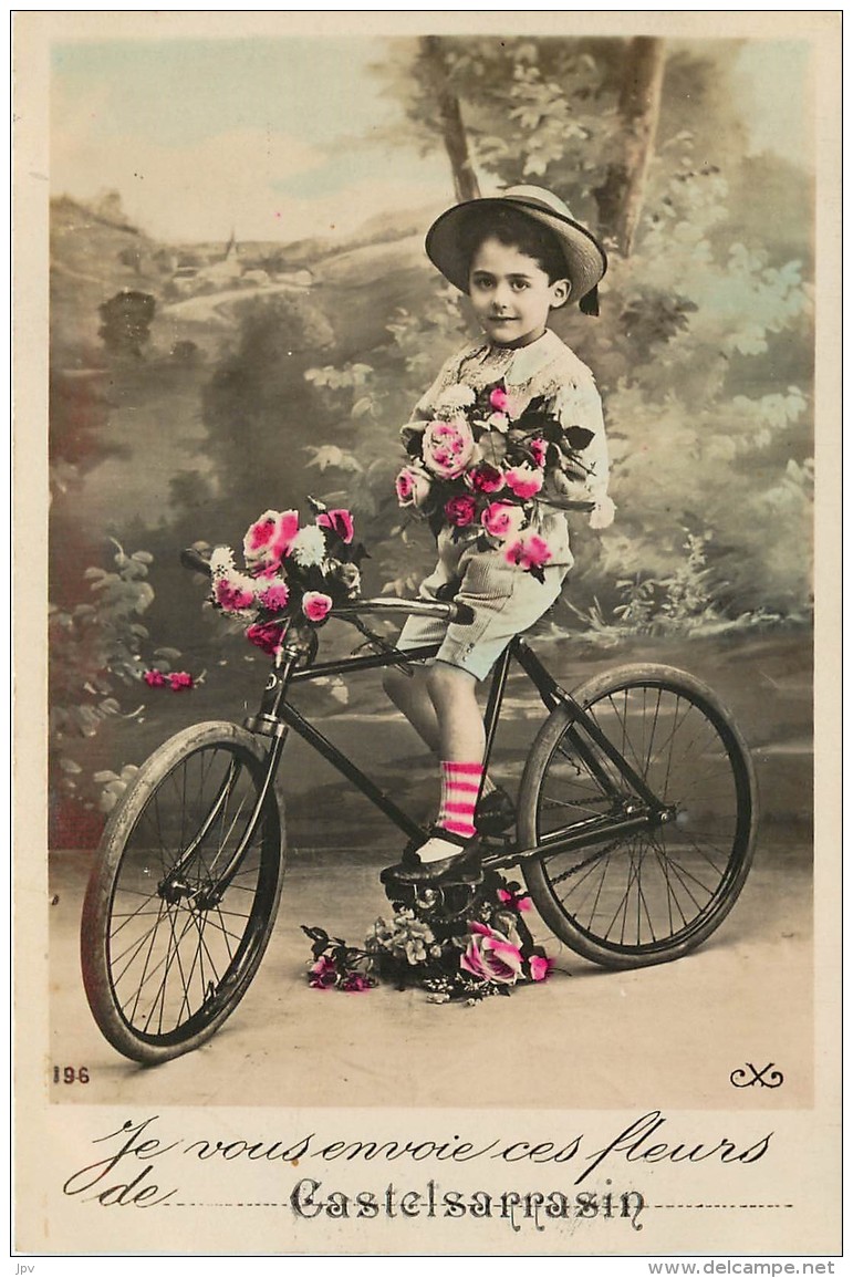 CASTELSARRASIN - SOUVENIR - ENFANT SUR VELO FLEURI - Castelsarrasin