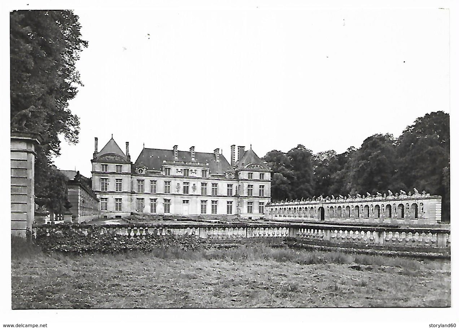 Cpm 02769 Chateau De  Raray La Cour D'honneur - Raray