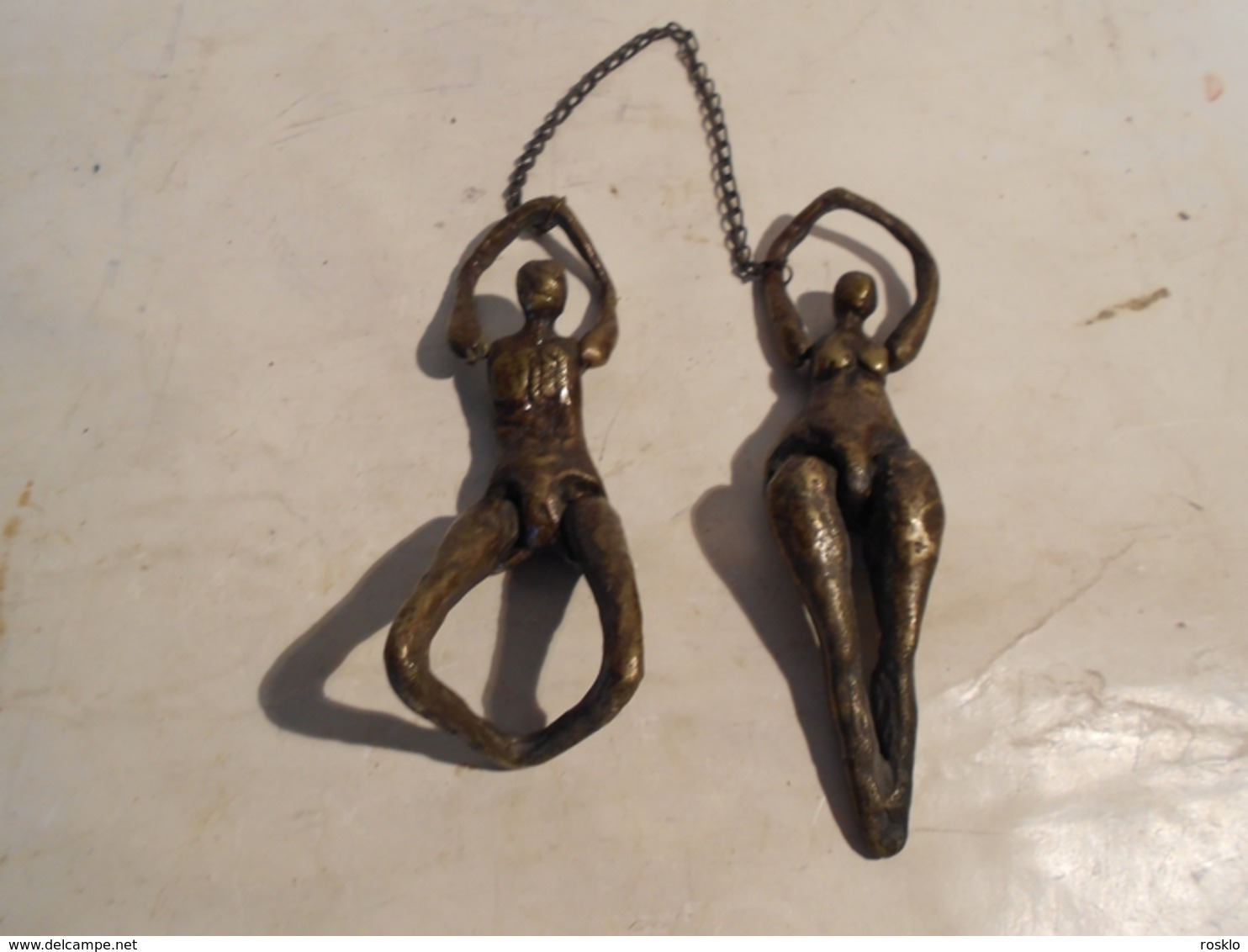 Art Contemporain / COUPLE ENCHAINE EN BRONZE PAR SCHILLING / HT 12 CM - Bronzes