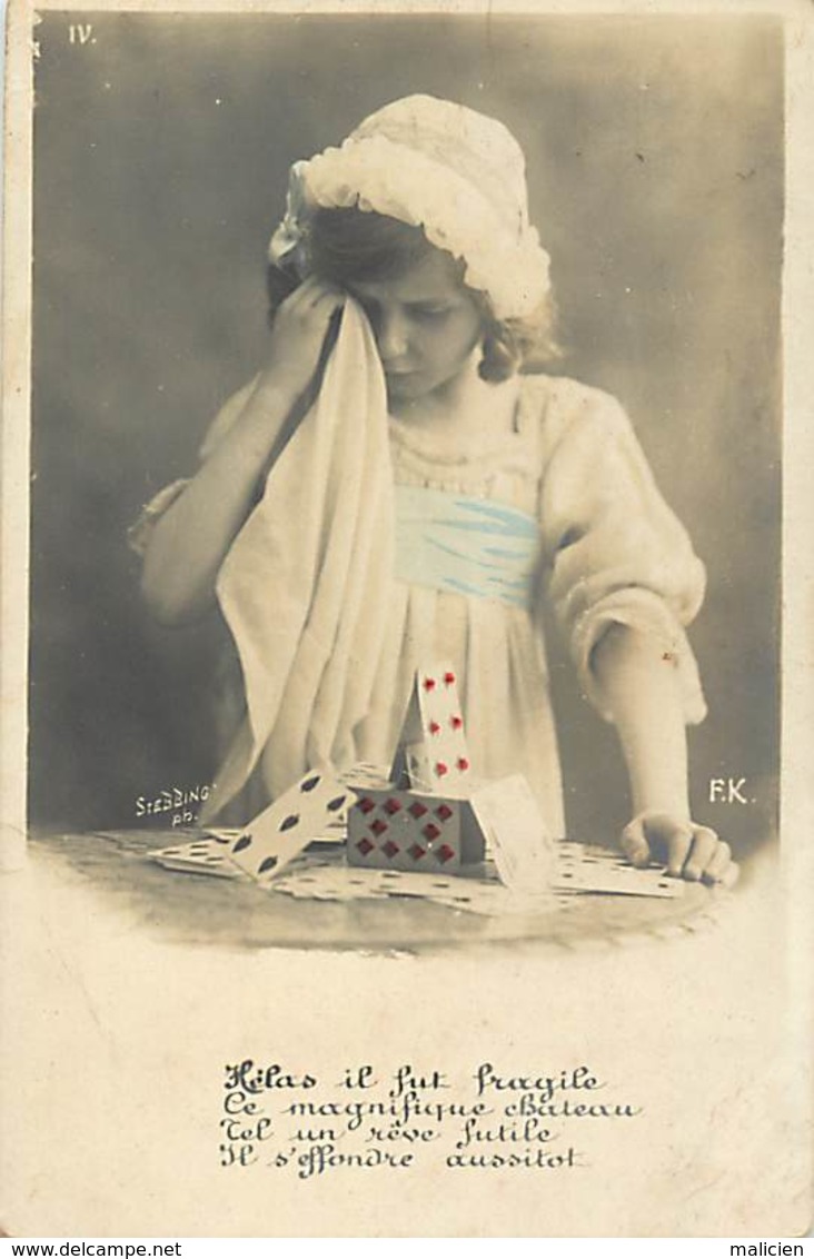 - Thèmes -ref-A788- Jeux - Cartes A Jouer - Enfant Pleurant Son Chateau De Cartes Ecroule - Carte Bon Etat - - Cartes à Jouer