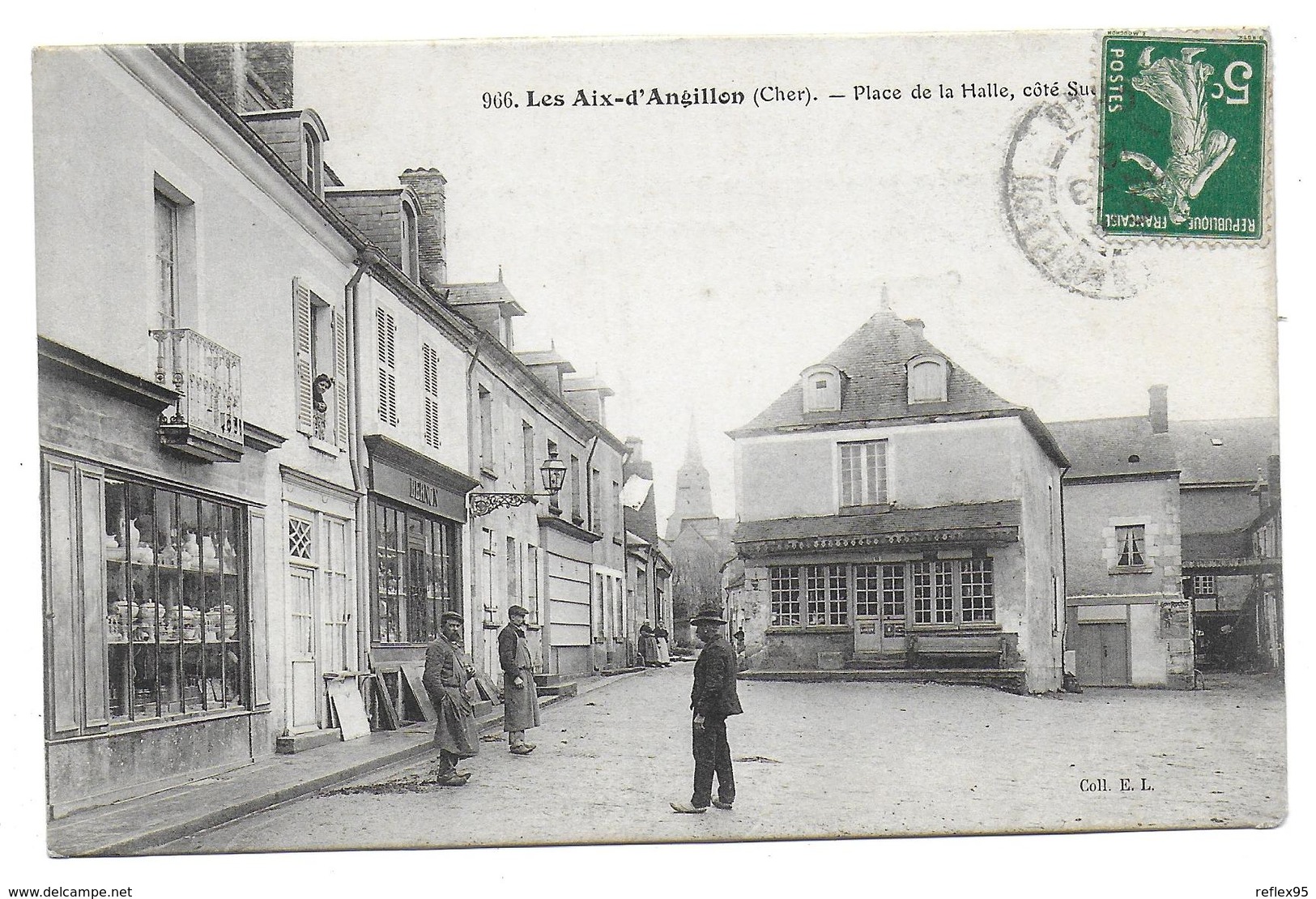 LES AIX D'ANGILLON - Place De La Halle Côté Sud - Les Aix-d'Angillon