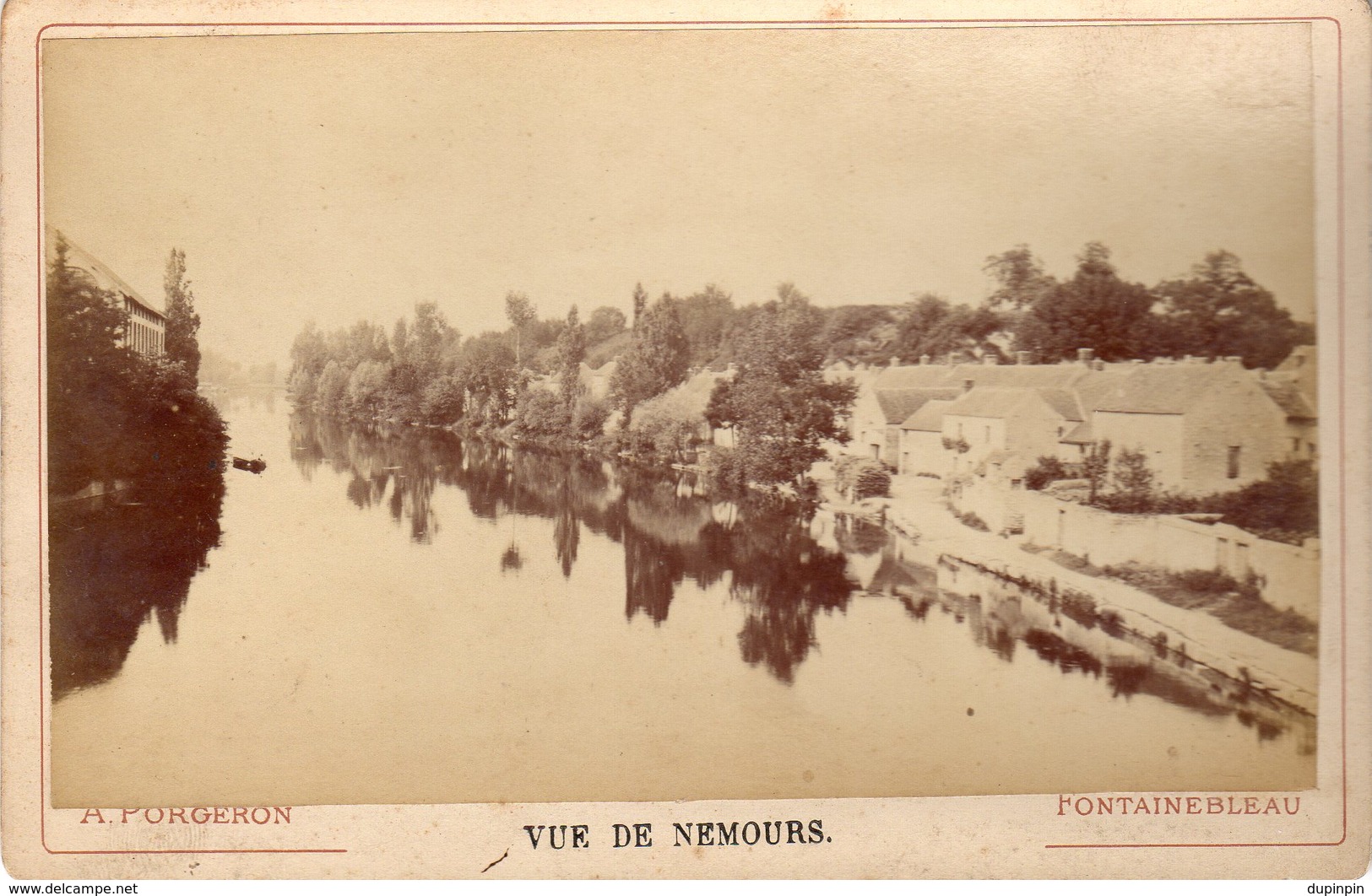 VUE DE NEMOURS - Lieux