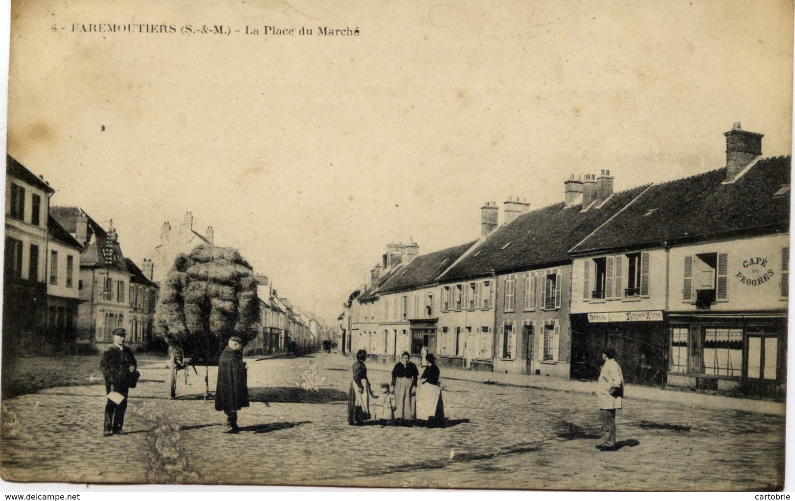 77 FAREMOUTIERS - La Place Du Marché - Très Animée - Faremoutiers