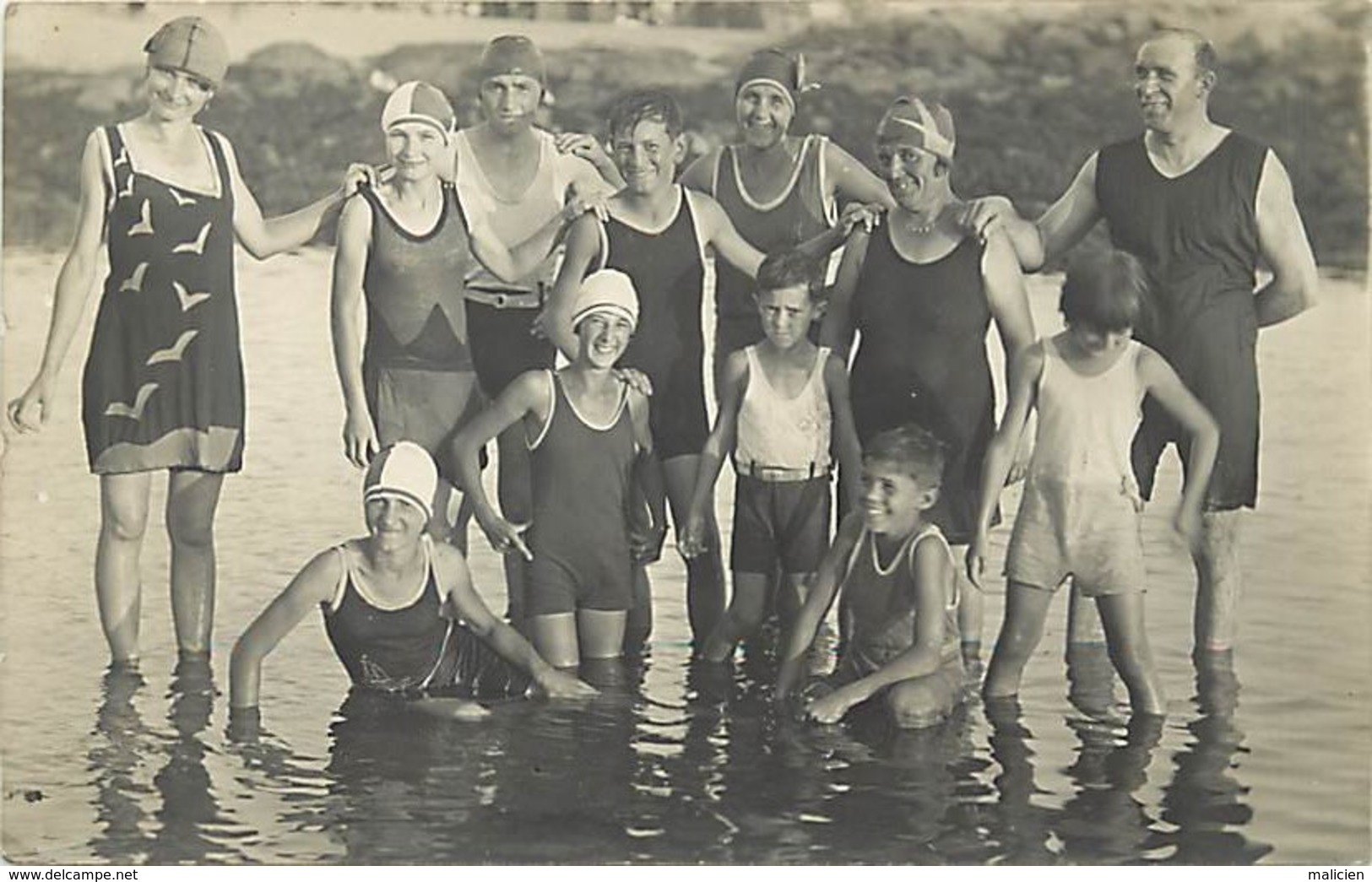 - Thèmes -ref-A609- Carte Photo Non Situee - Groupe De Baingeurs - Baigneuses - Costumes De Bain - Carte Photo Bon Etat - Autres & Non Classés