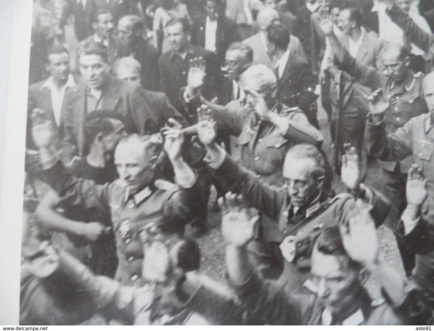 (Seconde Guerre Mondiale - Libération De Paris - 1944) - Lot De 2 Photos " Réddition, Arrestation De Soldats Allemands " - Guerre, Militaire