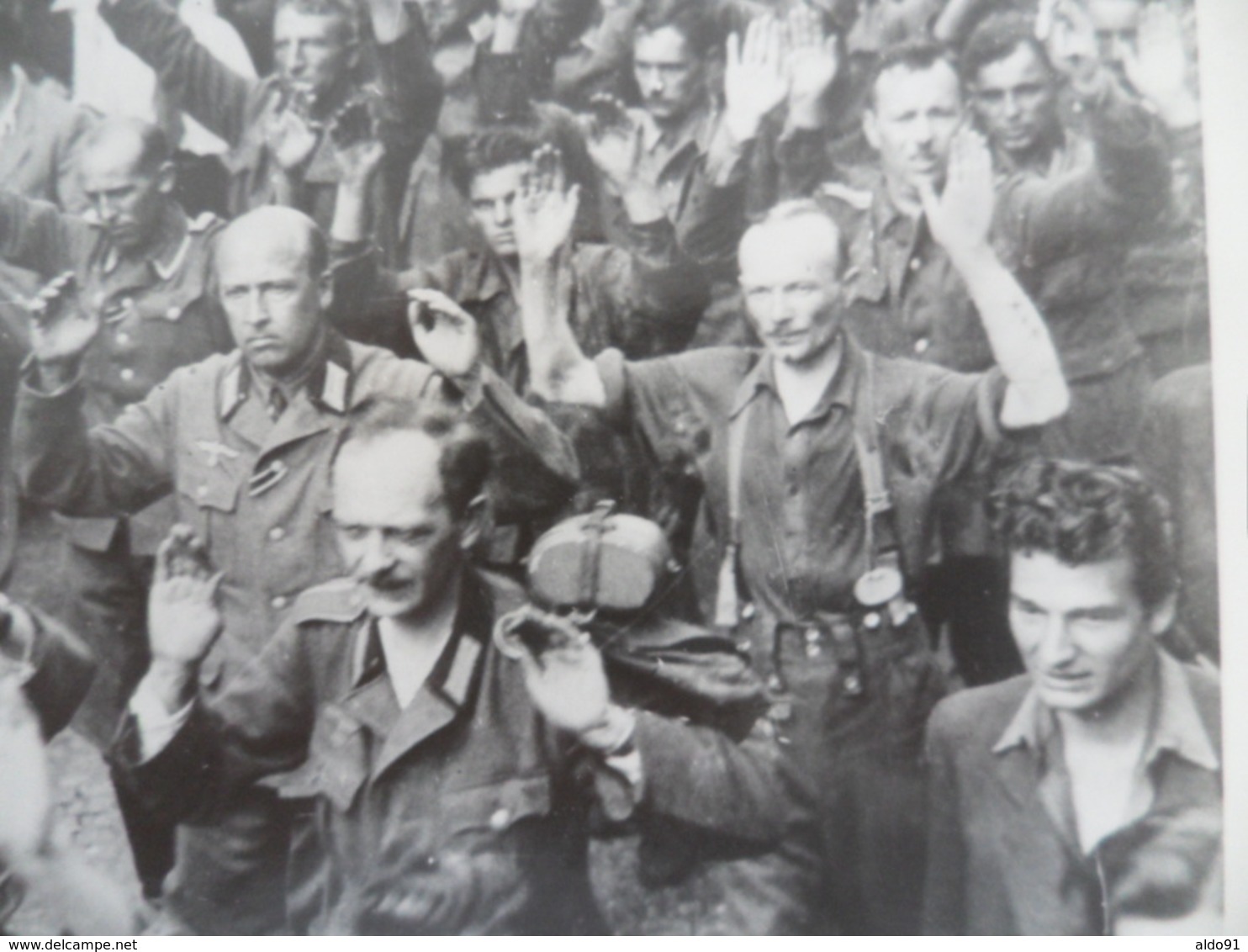(Seconde Guerre Mondiale - Libération De Paris - 1944) - Lot De 2 Photos " Réddition, Arrestation De Soldats Allemands " - Guerre, Militaire