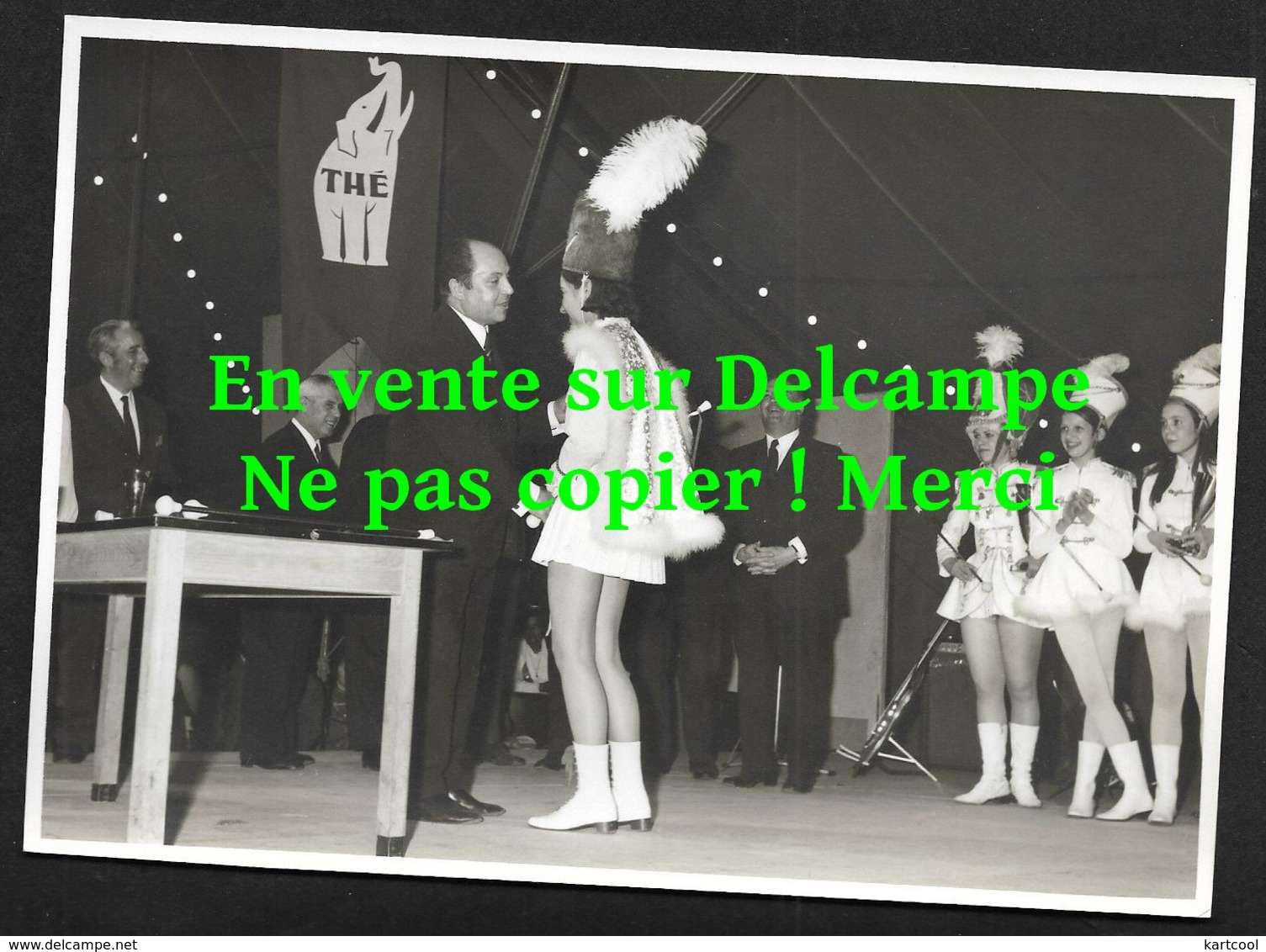 Majorettes Majorette - Belle Photo Animée 12 X17 Cm Env - Non Datée - Cachet Studio LA FONTAINE Noisy Le Grand - Noisy Le Grand