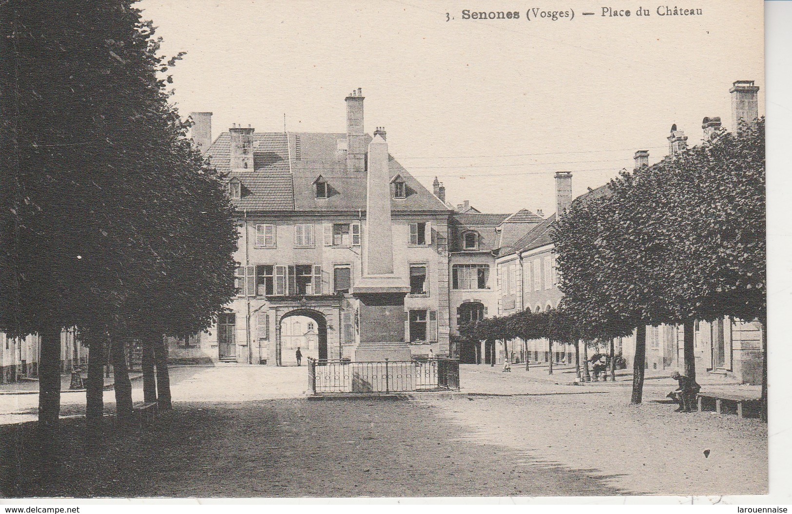 88 - SENONES - Place Du Château - Senones