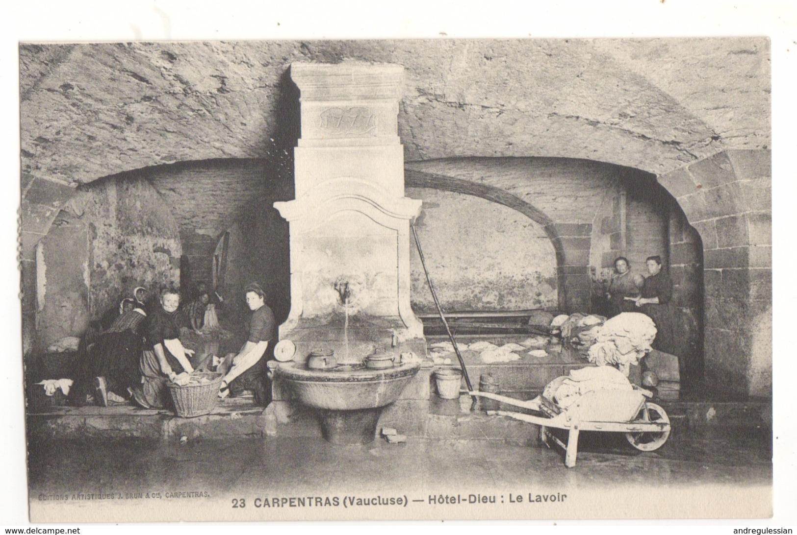 Cp CARPENTRAS ( Vaucluse ) - Hôtel-Dieu : Le Lavoir - Carpentras