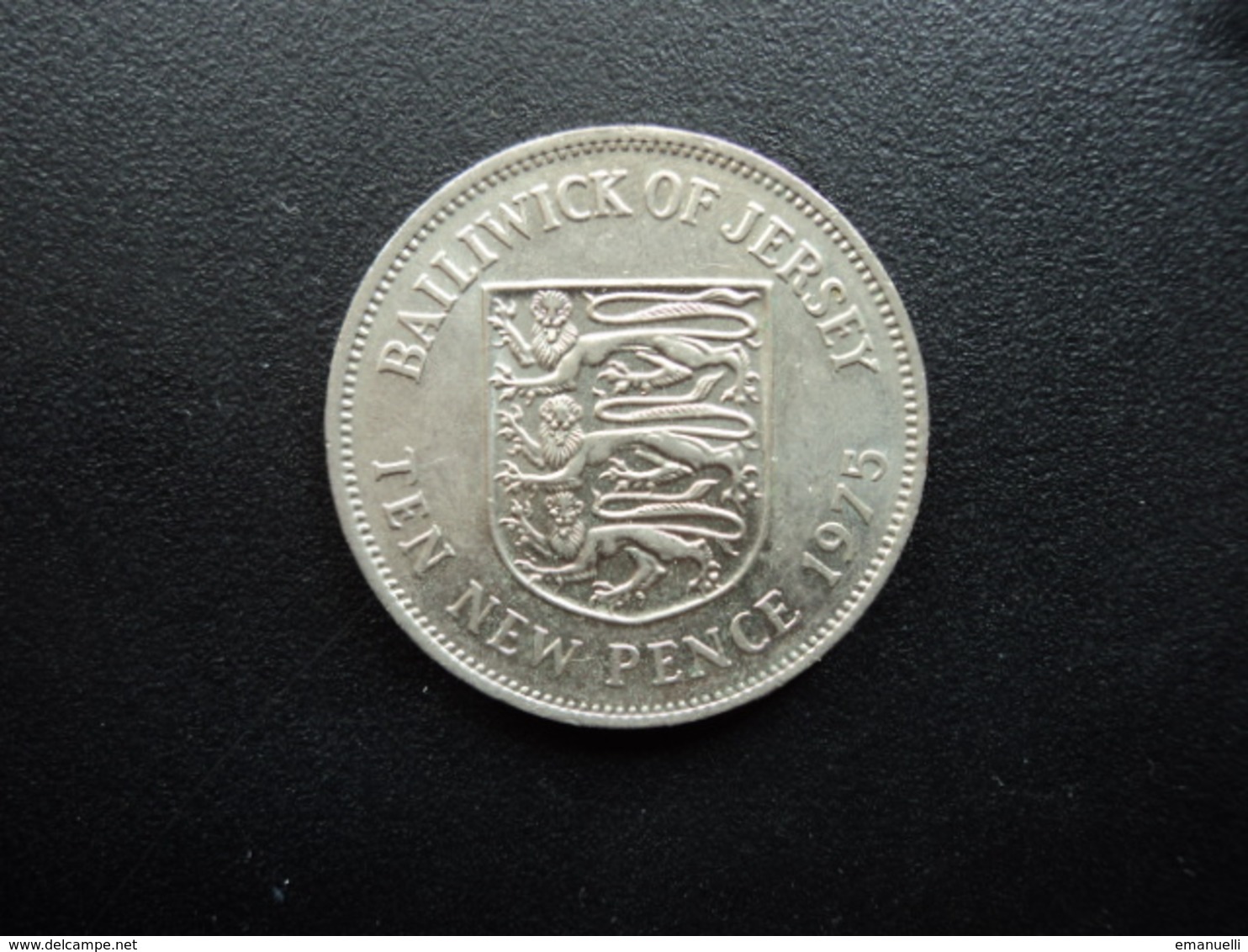 JERSEY : 10 NEW PENCE  1975   KM 33   SUP - Jersey