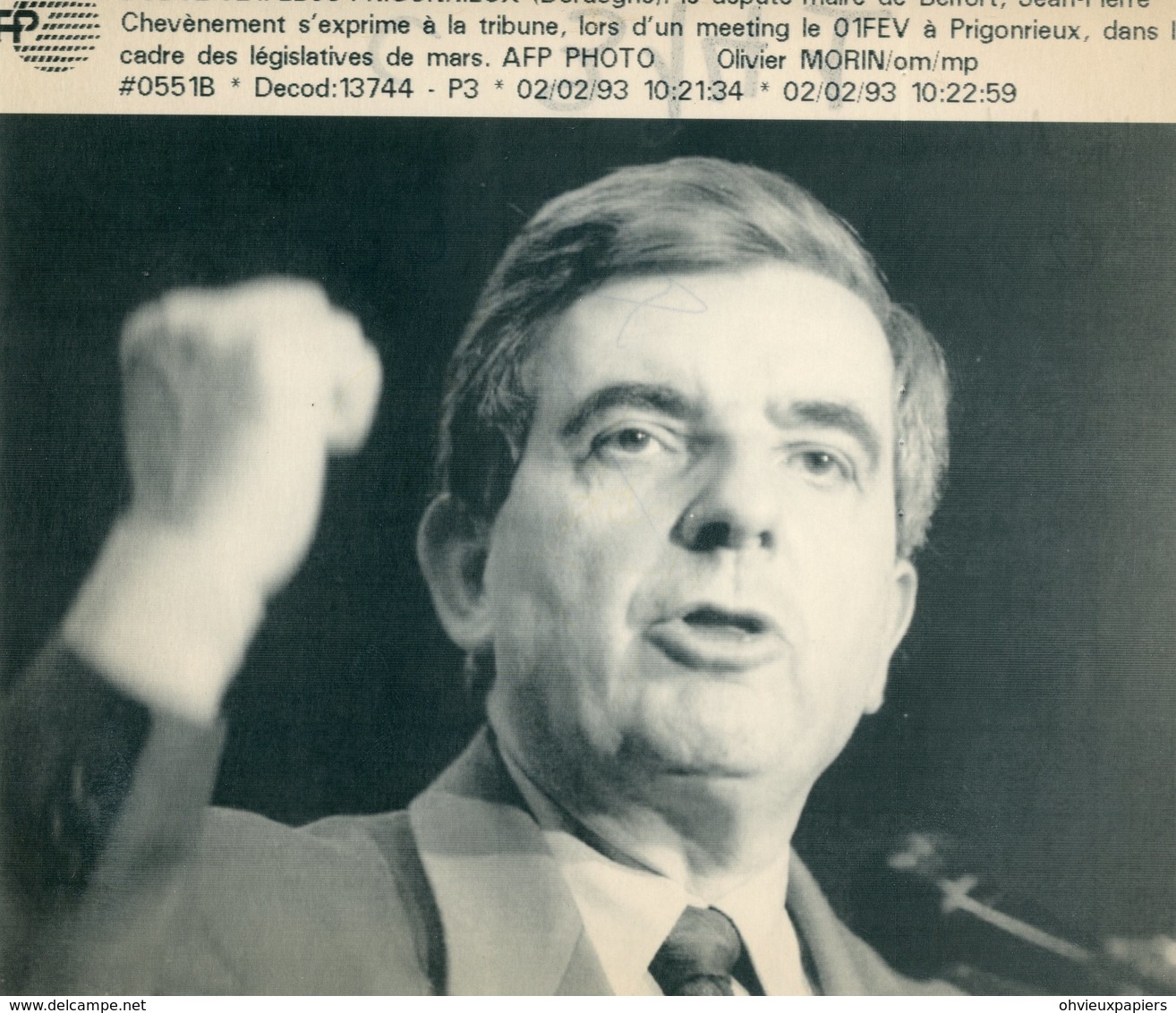PHOTO DE PRESSE . JEAN PIERRE CHEVENEMENT  Député Maire De BELFORT En Meeting à PRIGONRIEUX  En 1993 - Personnes Identifiées