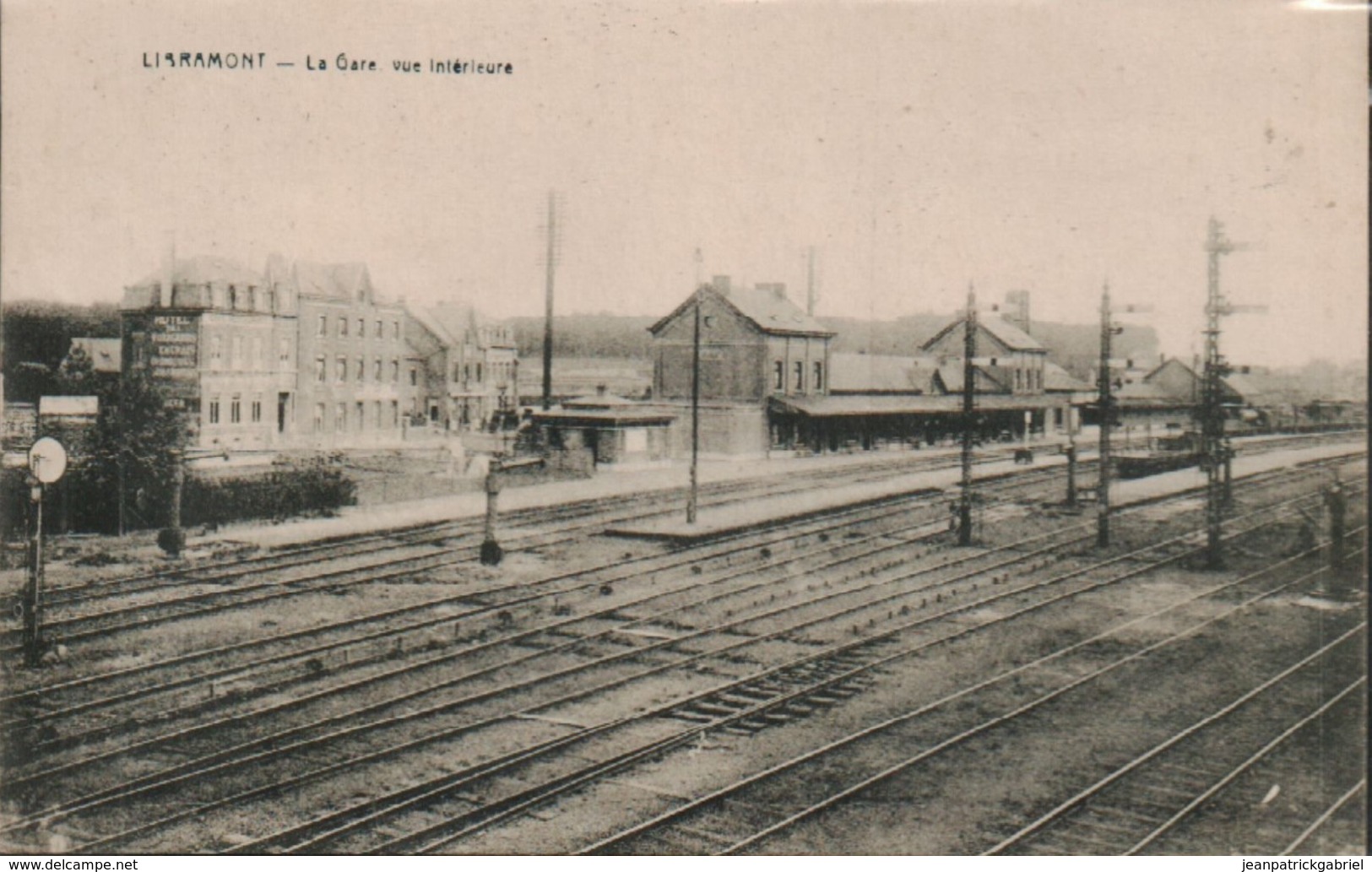 Libramont La Gare Vue Interieure - Stations Without Trains