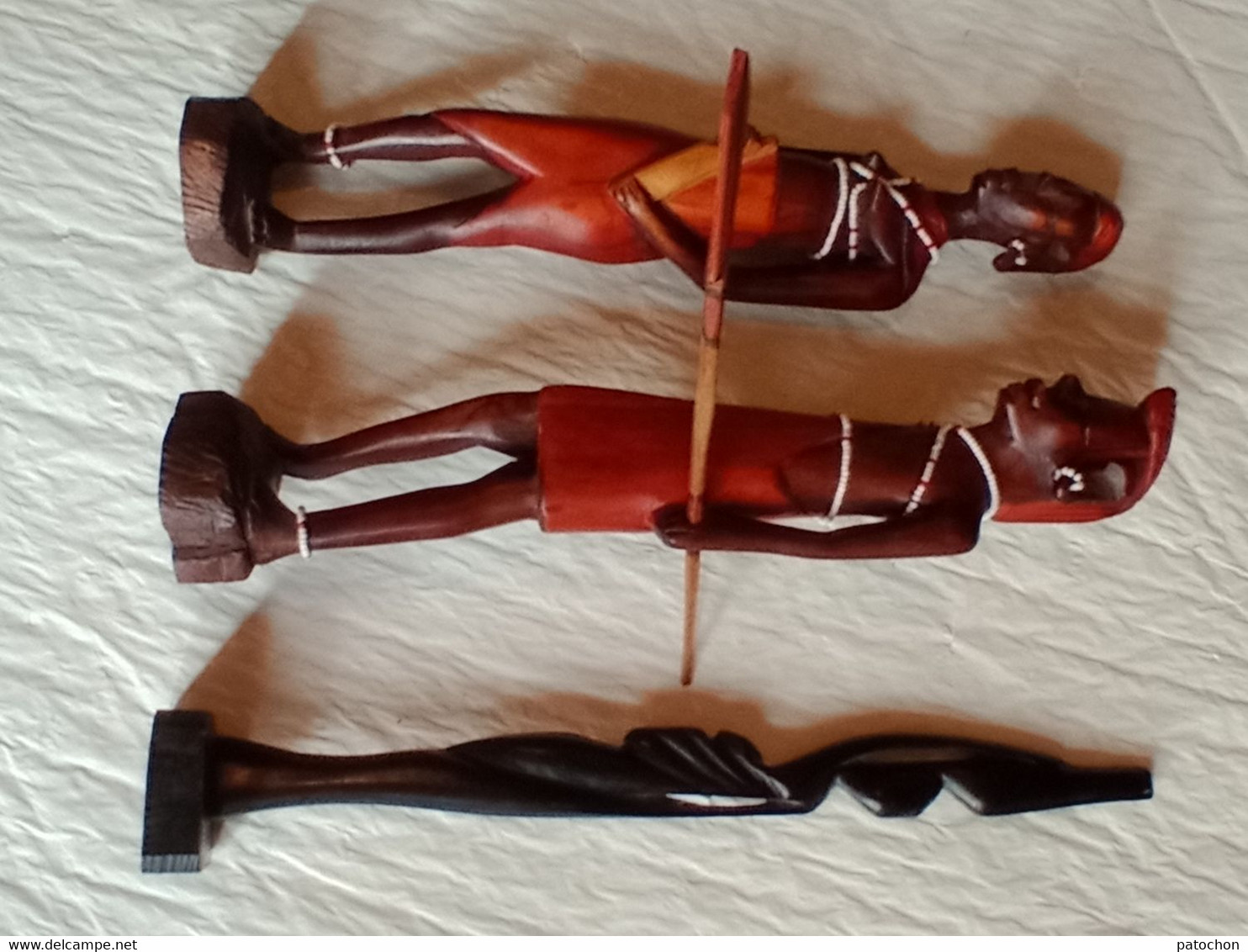 Une En Bois Noir Et Un Couple De Statuettes Décorés De Perles H31cm Afrique Origine à Déterminer - Art Africain