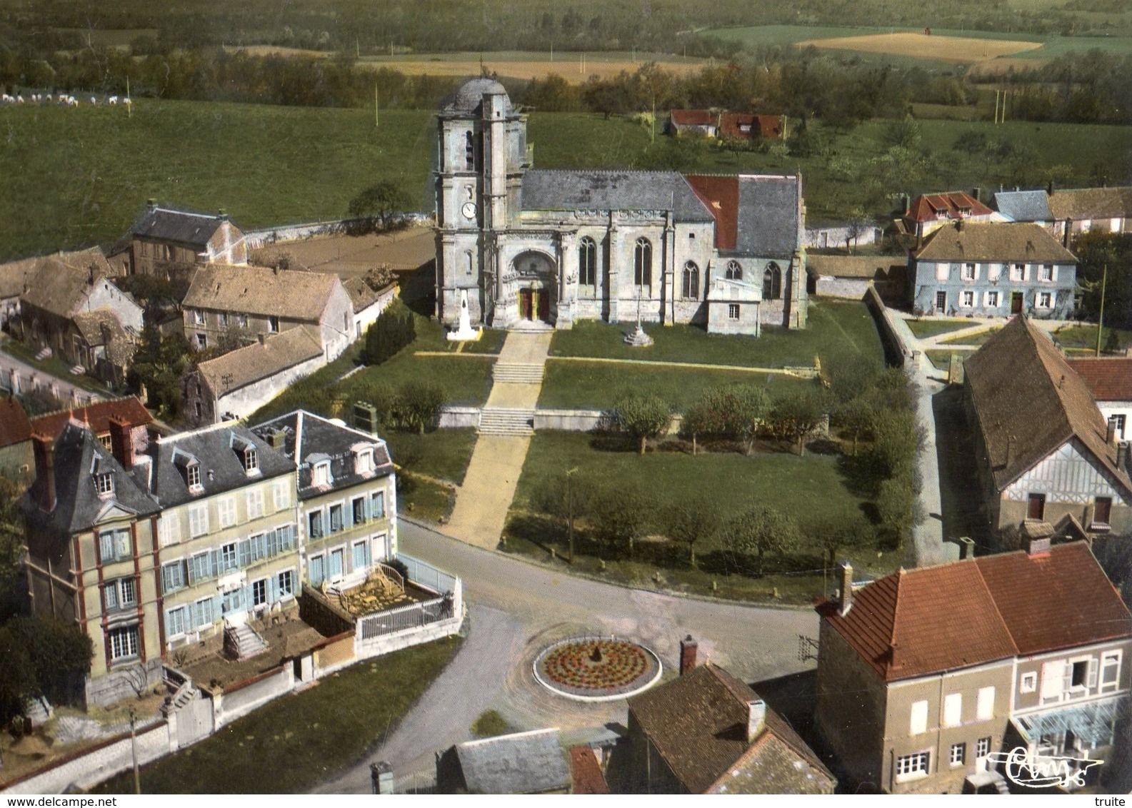 MONTJAVOULT VUE AERIENNE PLACE DE L'EGLISE - Montjavoult