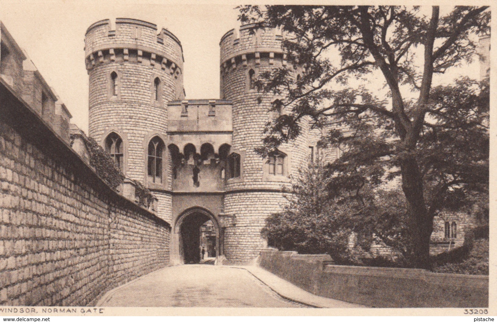 England UK - Windsor - Norman Gate - Unused - VG Condition - 2 Scans - Windsor