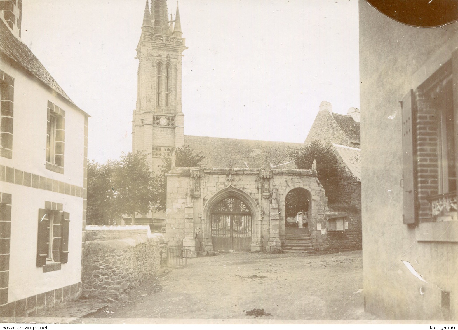 SAINT JEAN DU DOIGT *** ENTREE DU CIMETIERE ET L EGLISE **** PHOTO ANCIENNE **** - Saint-Jean-du-Doigt