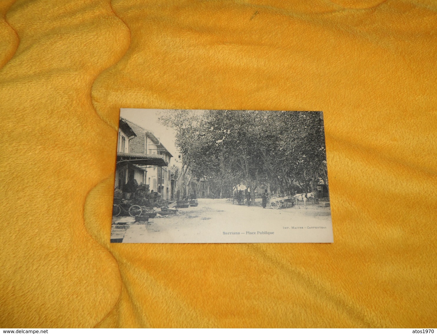 CARTE POSTALE ANCIENNE NON CIRCULEE DATE ?. / SARRIANS.- PLACE PUBLIQUE. - Sarrians