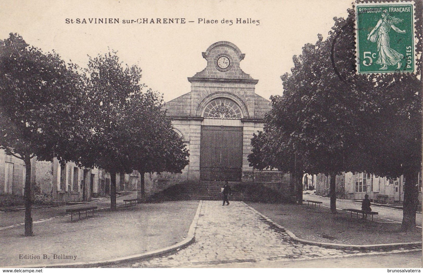 SAINT-SAVINIEN SUR CHARENTE - Place Des Halles - Autres & Non Classés