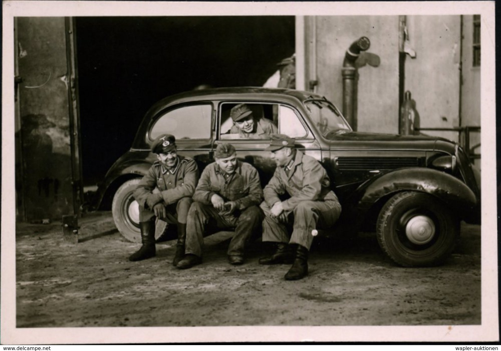 1942 (ca.) DEUTSCHES REICH, Orig. S/ W.-Foto: PKW Auto-Union Mit Soldaten (Format 11,5 X 8 Cm) - Deutsche Automobil-Hers - Other & Unclassified