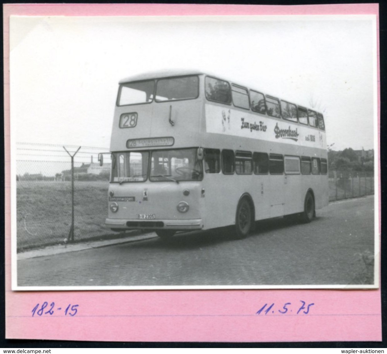 1972/75 BERLIN, 11 verschiedene s/ w.-Fotos der BVG (West) Doppeldecker-Omnibusse (meist Format 7 x 10,5 cm) mit Alkohol