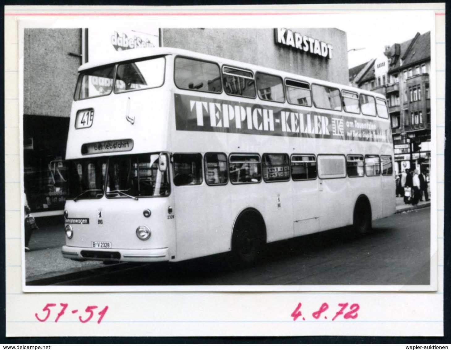 1972/75 BERLIN, 9 verschiedene s/ w.-Fotos der BVG (West) Doppeldecker-Omnibusse (meist Format 7 x 10,5 cm) mit Möbel- u