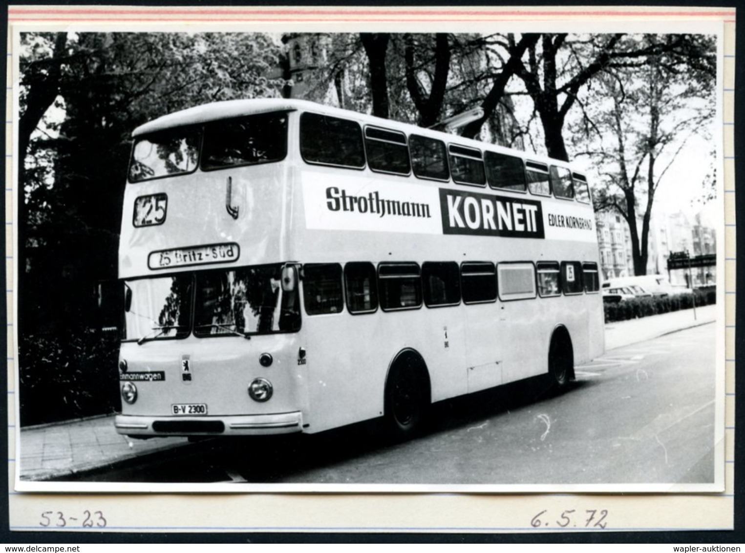 1972/75 BERLIN, 10 Verschiedene S/ W.-Fotos Der BVG (West) Doppeldecker-Omnibusse (meist Format 7 X 10,5 Cm) Mit Getränk - Other & Unclassified