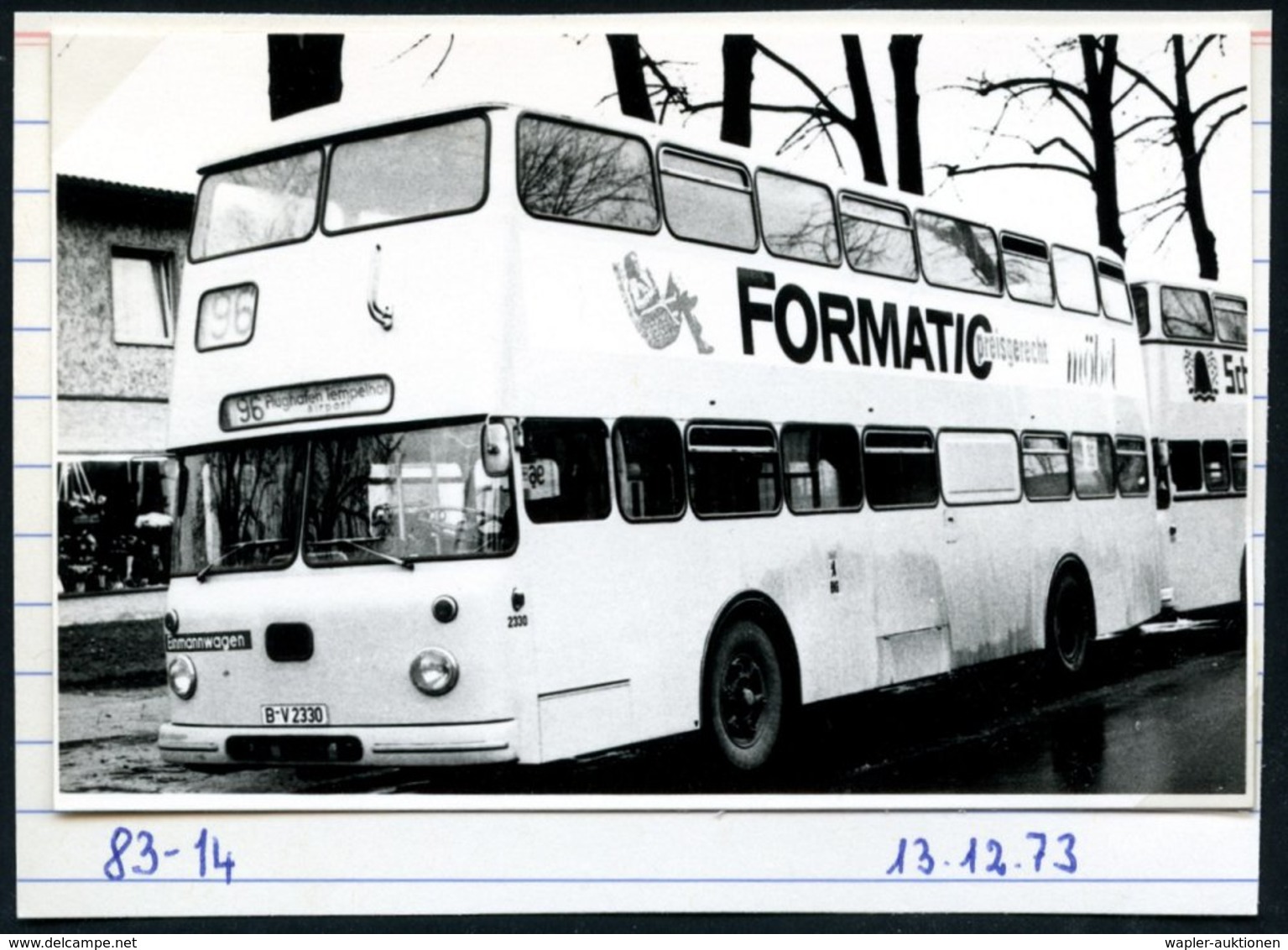 1972/75 BERLIN, 10 verschiedene s/ w.-Fotos der BVG (West) Doppeldecker-Omnibusse (meist Format 7 x 10,5 cm) mit Getränk