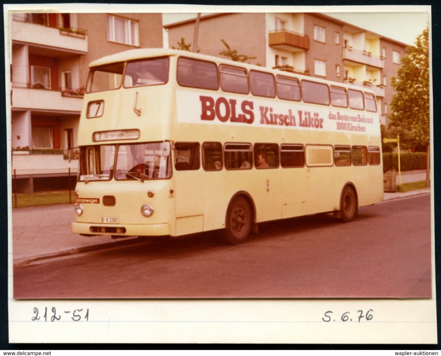 1973/75 BERLIN, 7 verschiedene s/ w.-Fotos der BVG (West) Doppeldecker-Omnibusse (meist Format 9 x 13 cm) mit Alkohol-We