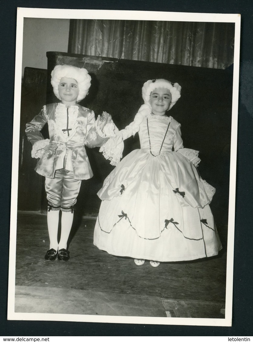 #38-PHOTO ORIGINALE (11X16 OU 12X17) DE SPECTACLE DE FIN D'ANNÉE DANS UNE ÉCOLE AU MAROC (ANNÉE ENV. 1950) - Autres & Non Classés