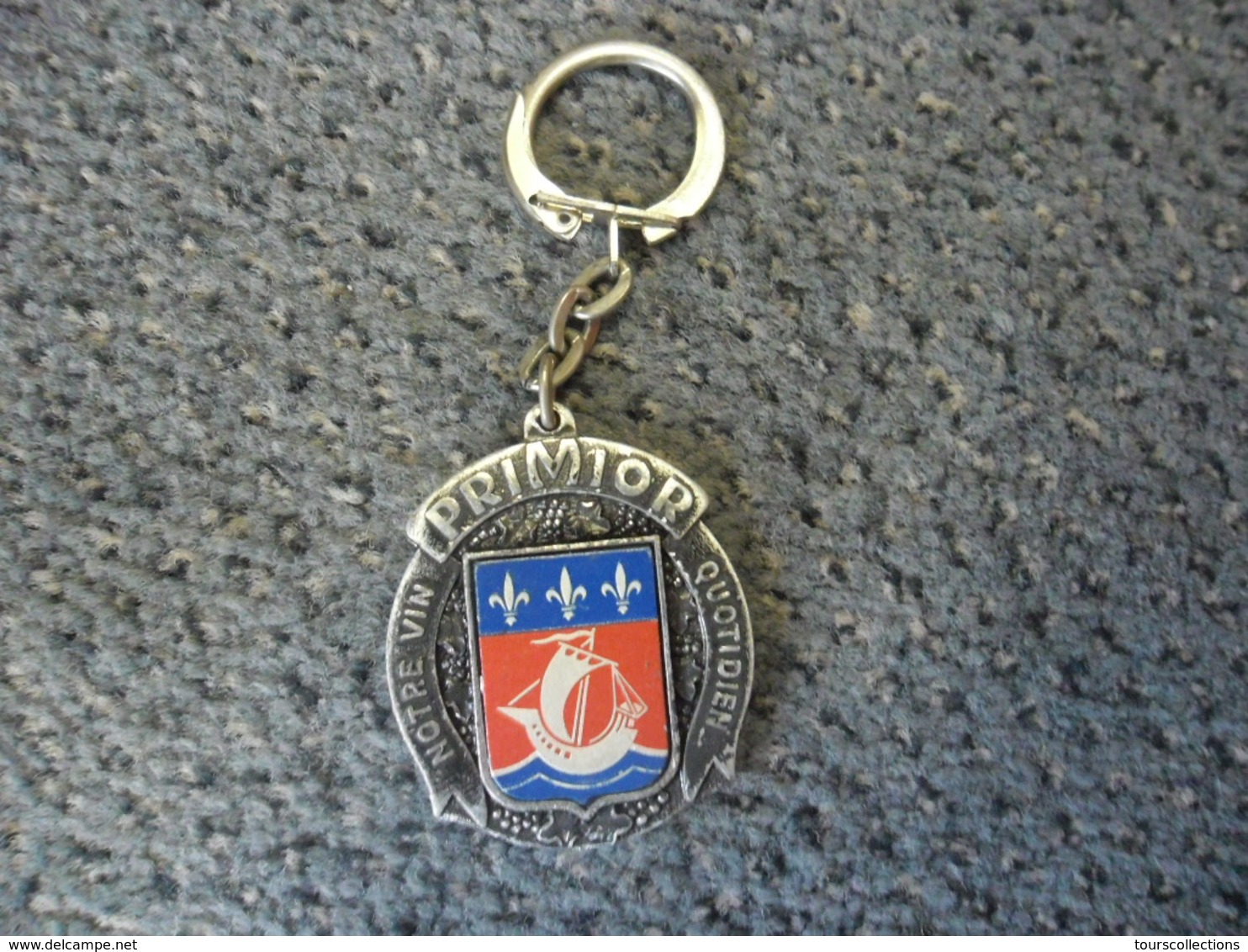 1 PORTE CLEFS PRIMIOR Notre Vin Quotidien - Armoiries Blason Héraldique Paris Bateau Et  Fleurs De LYS @ Vers 1965 - Porte-clefs