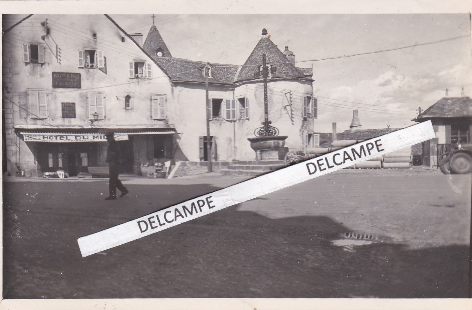 MUR DE BARREZ  Années 1930 - Photo Originale Du Centre, L'Hôtel Du Midi ( Cantal ) - Lieux