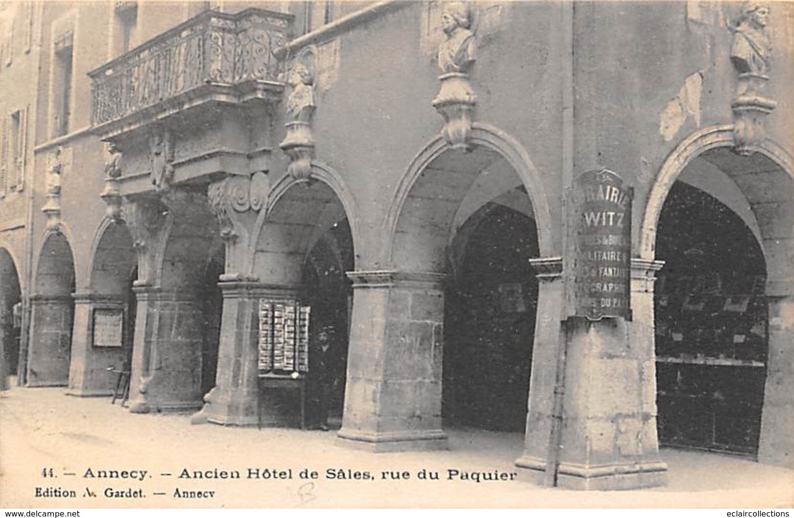 Annecy     74       Ancien Hôtel De Sâles   Rue Du Paquier. LibrairieWitz Cartes Postales       (voir Scan) - Annecy