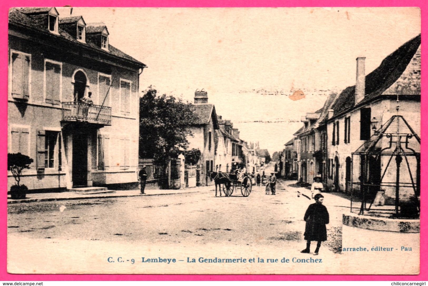 Lembeye - La Gendarmerie Et La Rue De Conchez - Charrette - Calèche - Puits - Animée - Edit. GARRACHE - 1929 - Lembeye