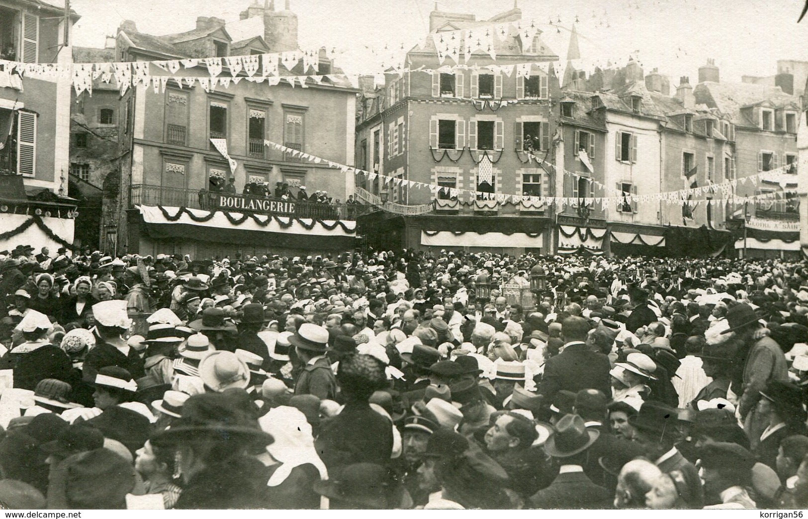 VANNES  **** PLACE DES LICES **** CARTE PHOTO *** - Vannes