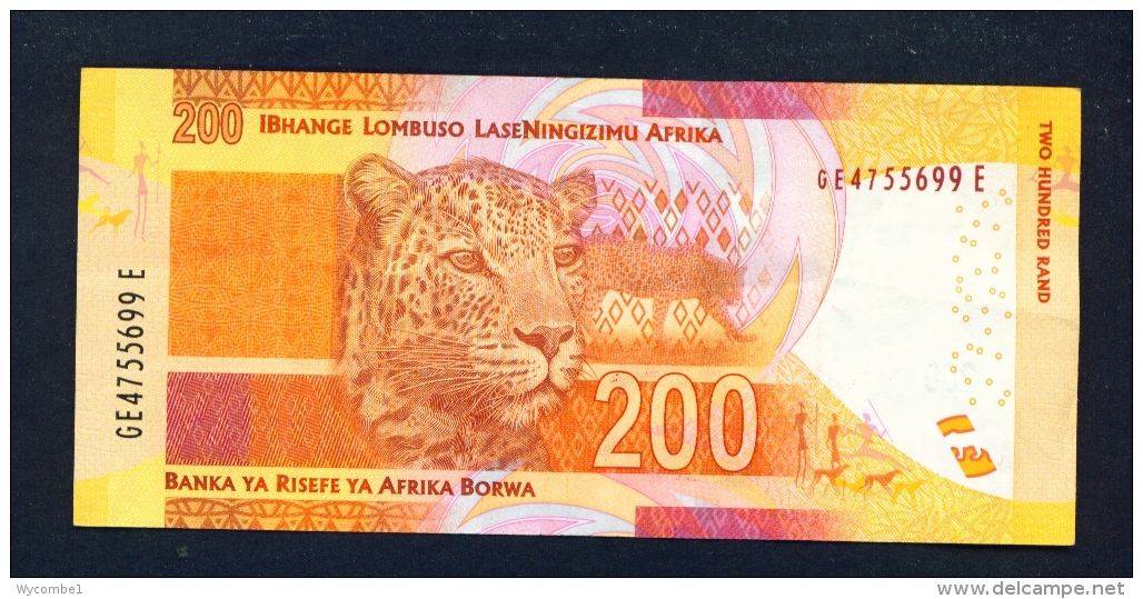 SOUTH AFRICA  -  2013 200 Rand  Circulated Banknote  (Clean With Light Creases And Folds) - Suráfrica