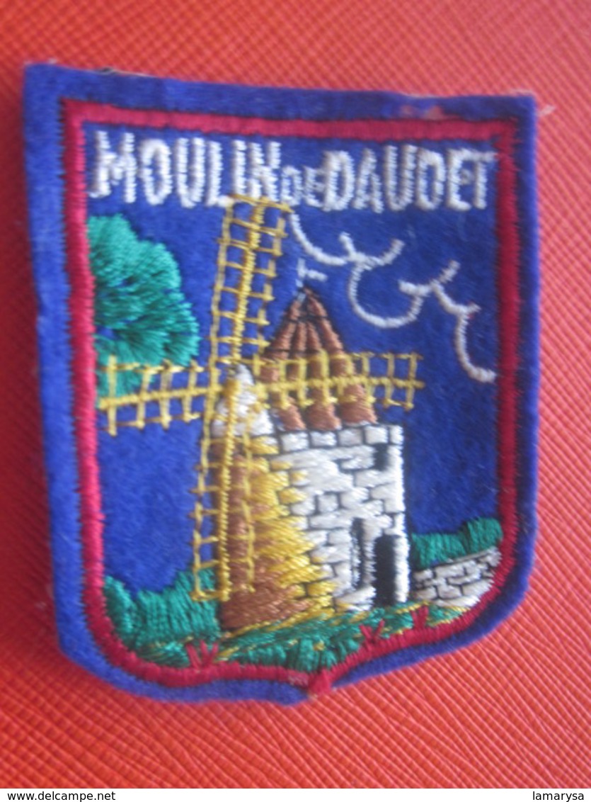 LE MOULIN DE DAUDET-FONTVIELLE -Bouches Du Rhône-Écusson Blason Tissu/Feutrine Brodé-Écussons-Blasons Crest Coat Of Arms - Ecussons Tissu