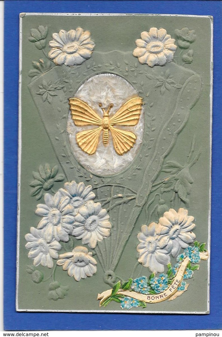 Cpa EVENTAIL Fermé Décor De Papillon Doré Sur Fond Velour, Fleurs. Gaufrée, Relief, Embossed - Autres & Non Classés