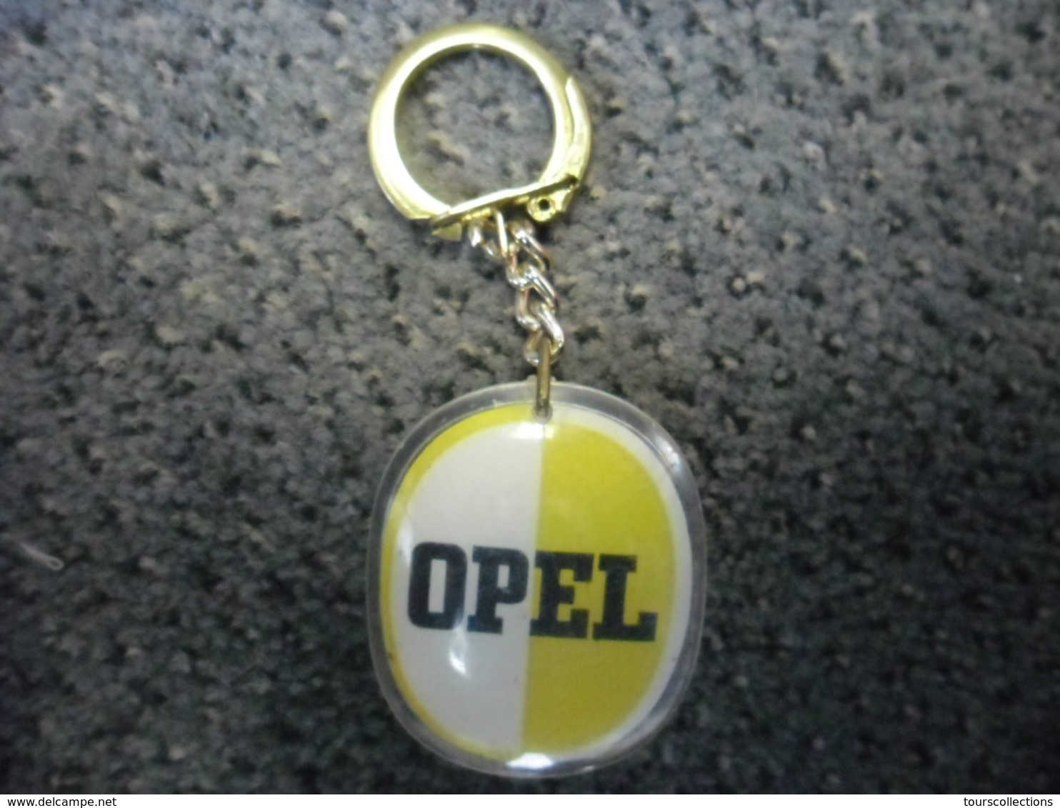 1 PORTE CLEFS OPEL Défie Le Temps - Auto Automobile @ Vers 1965 - Porte-clefs