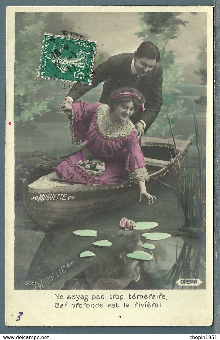 CPA - COUPLE EN BARQUE - Coppie